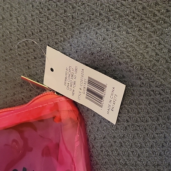 Makeup - Picture 3 of 7